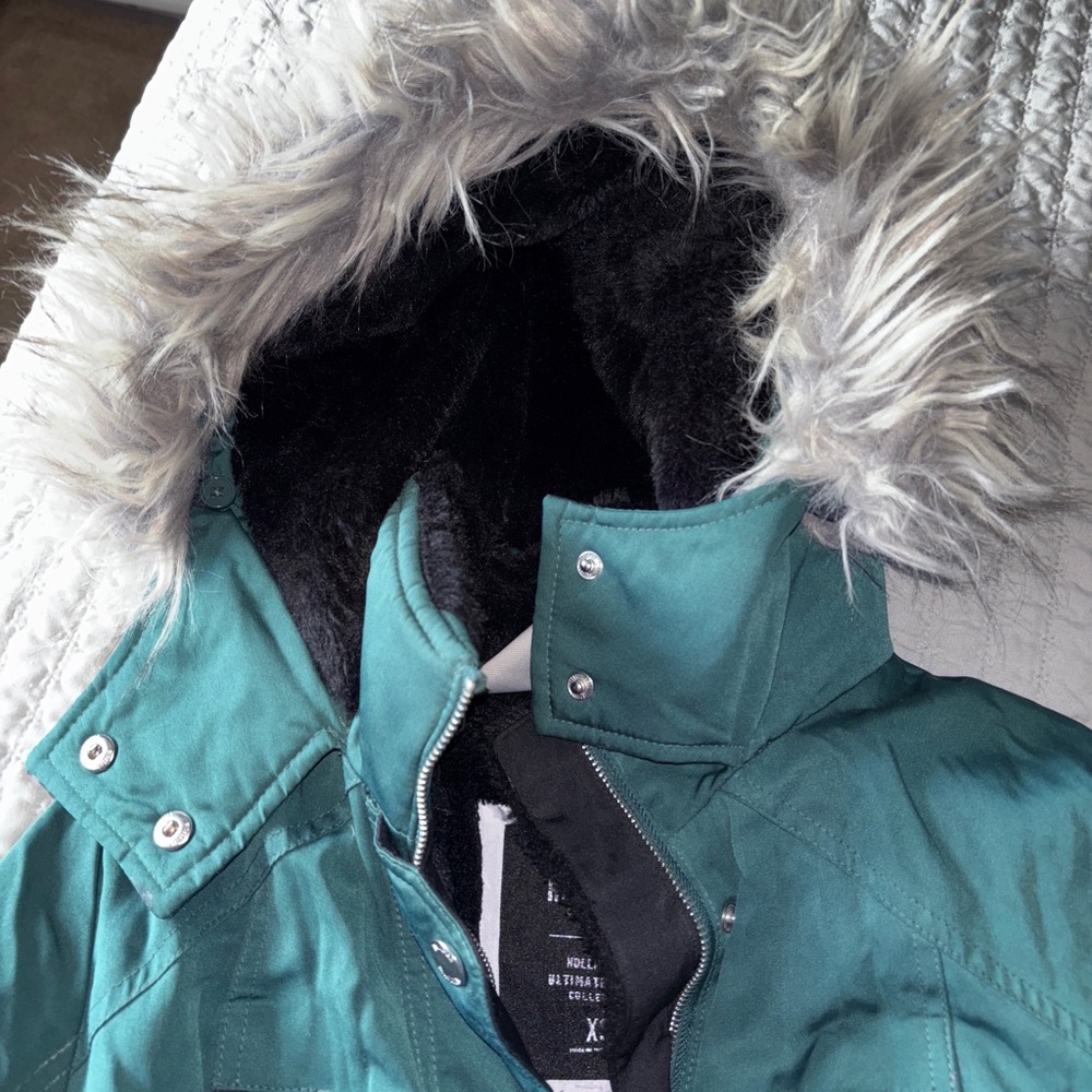 Hollister Women's Green Down Coat with Faux Fur Hood - Picture 6 of 11